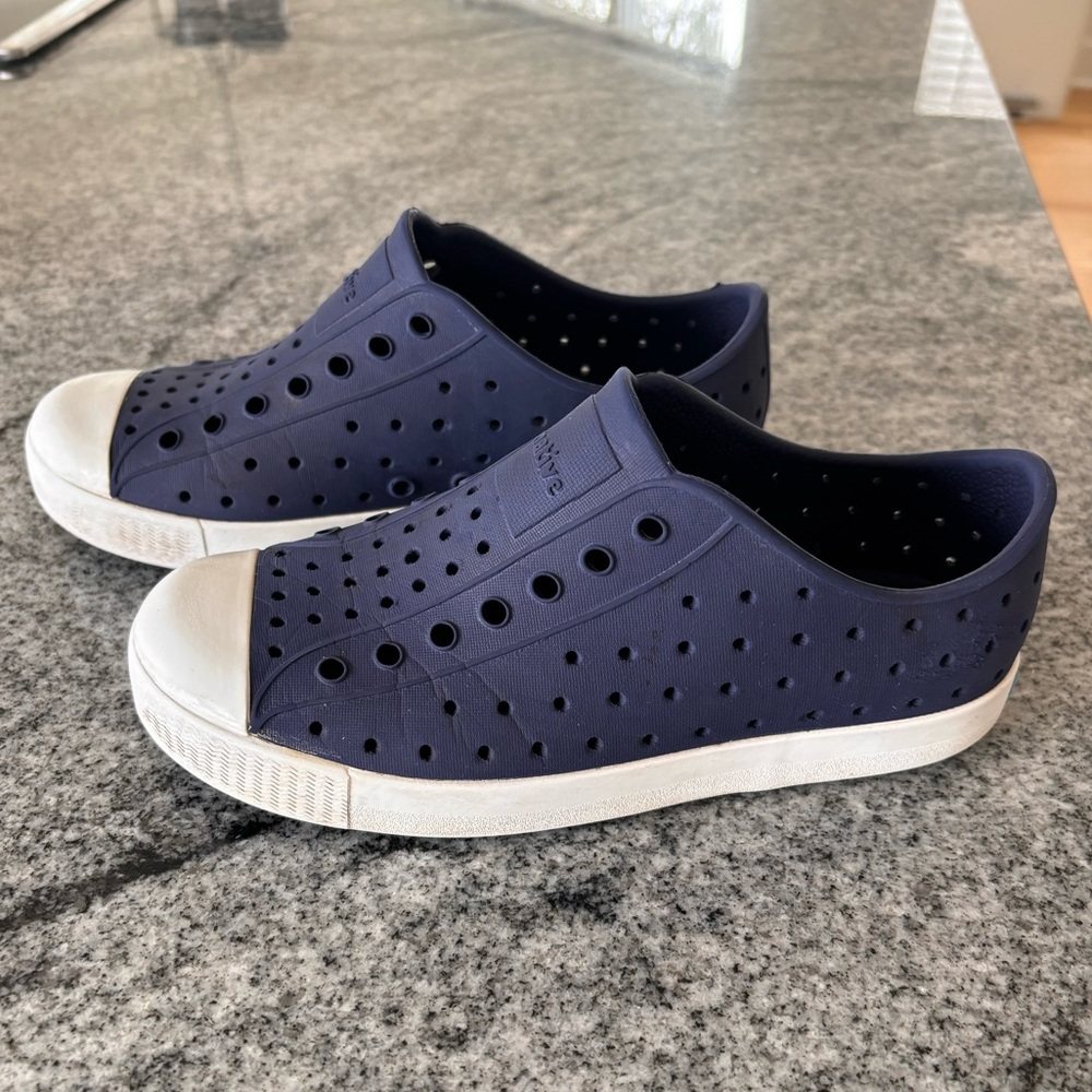 size 2 navy native shoes